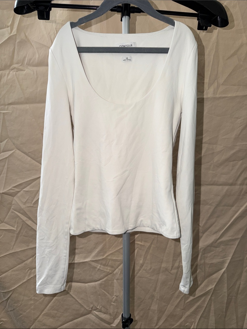 Aritzia Contour Long-Sleeve Scoop Neck Top in Ivory